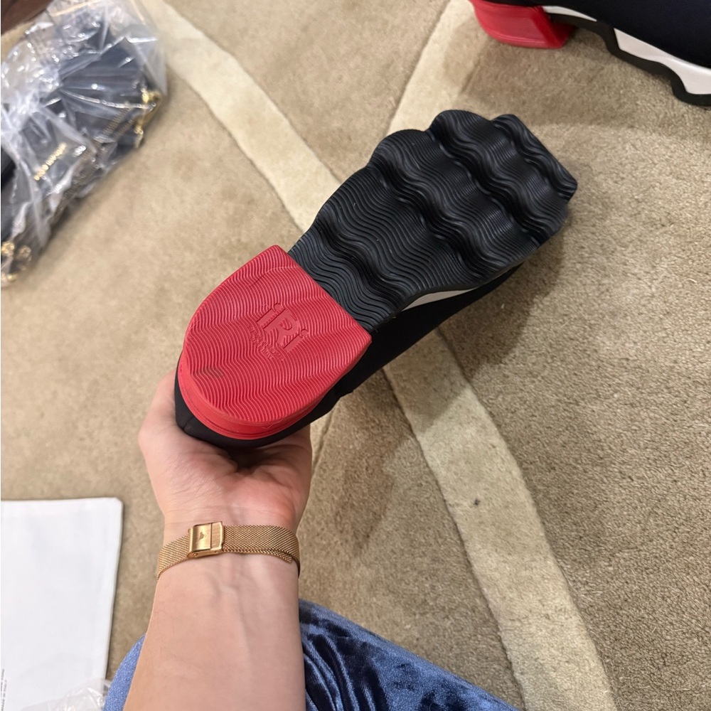 Chic Black and Red Women's Sneakers - Picture 5 of 7